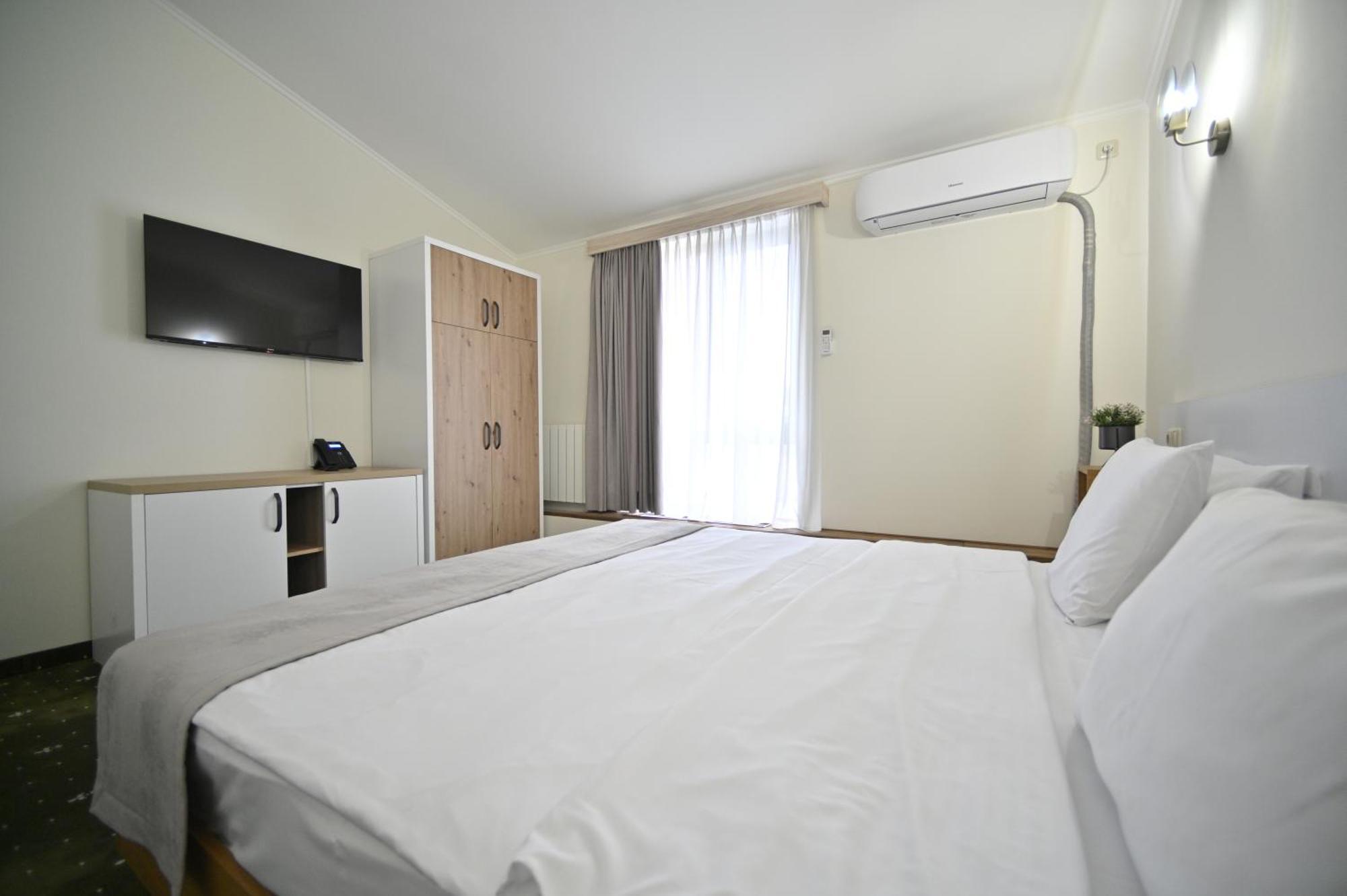 Colette Hotel Jerevan Buitenkant foto