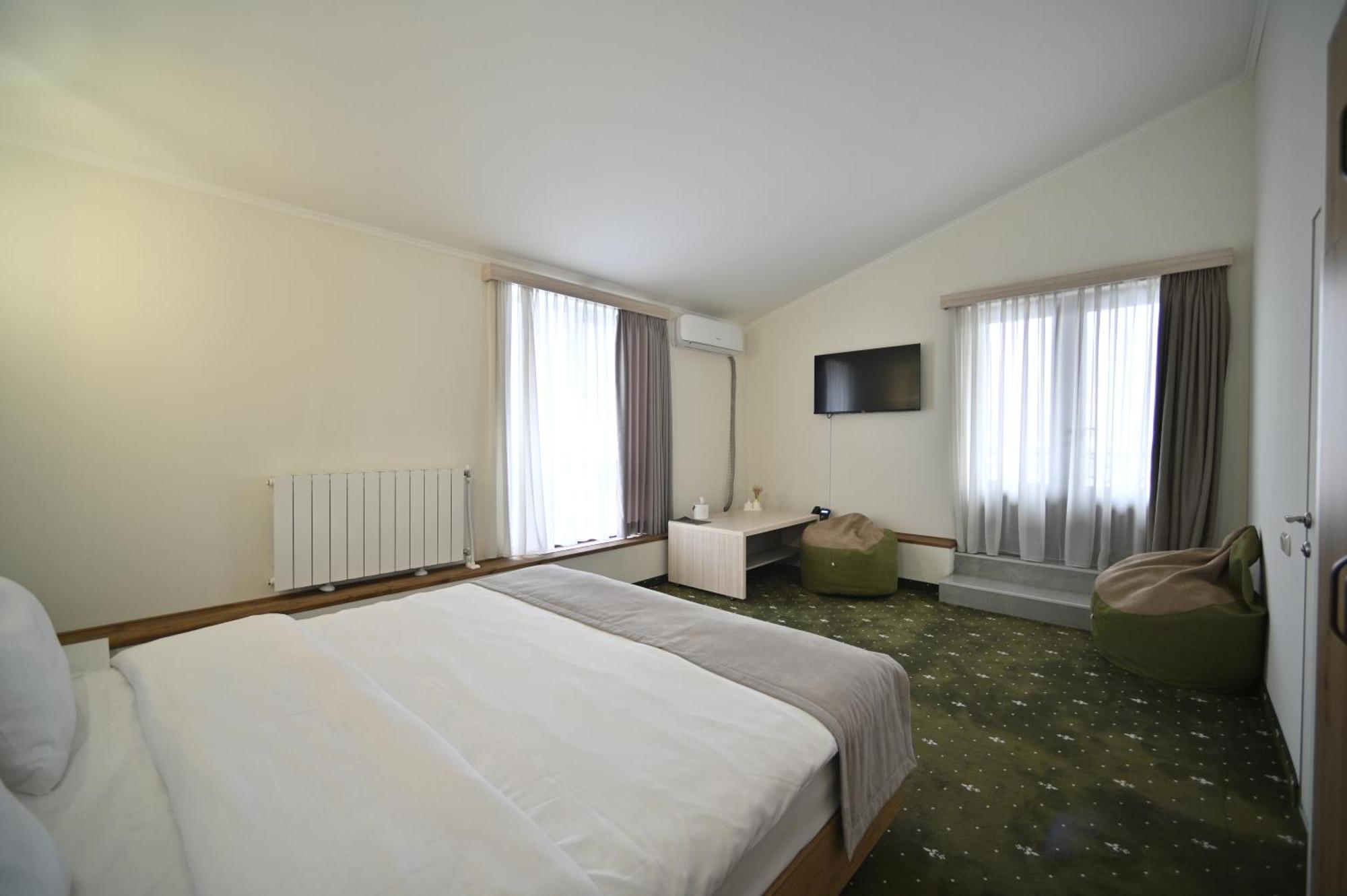 Colette Hotel Jerevan Buitenkant foto