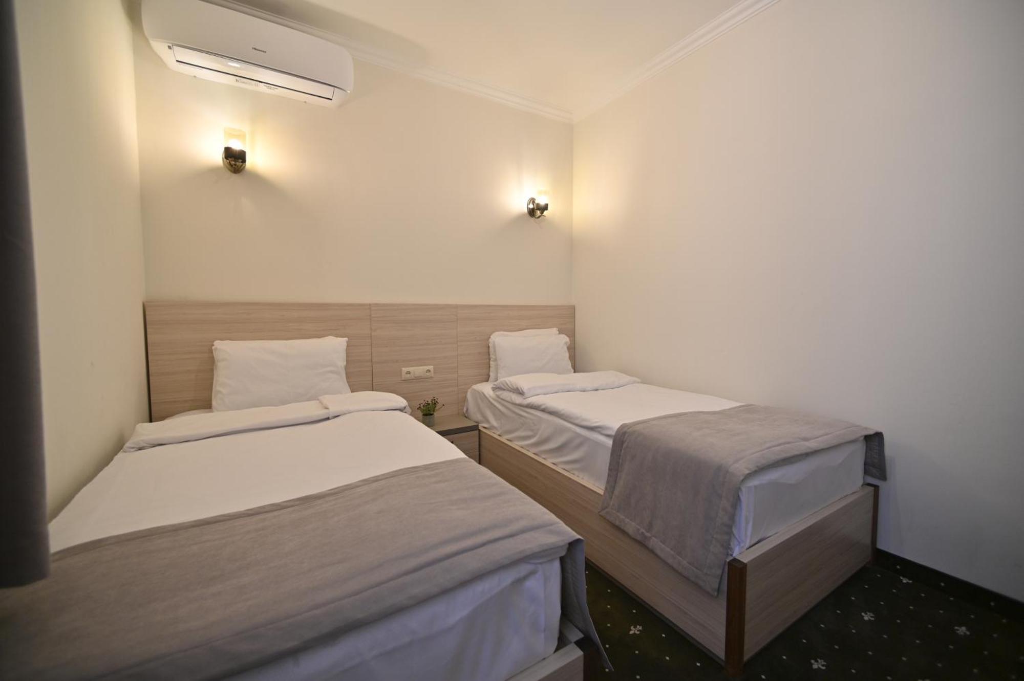 Colette Hotel Jerevan Buitenkant foto