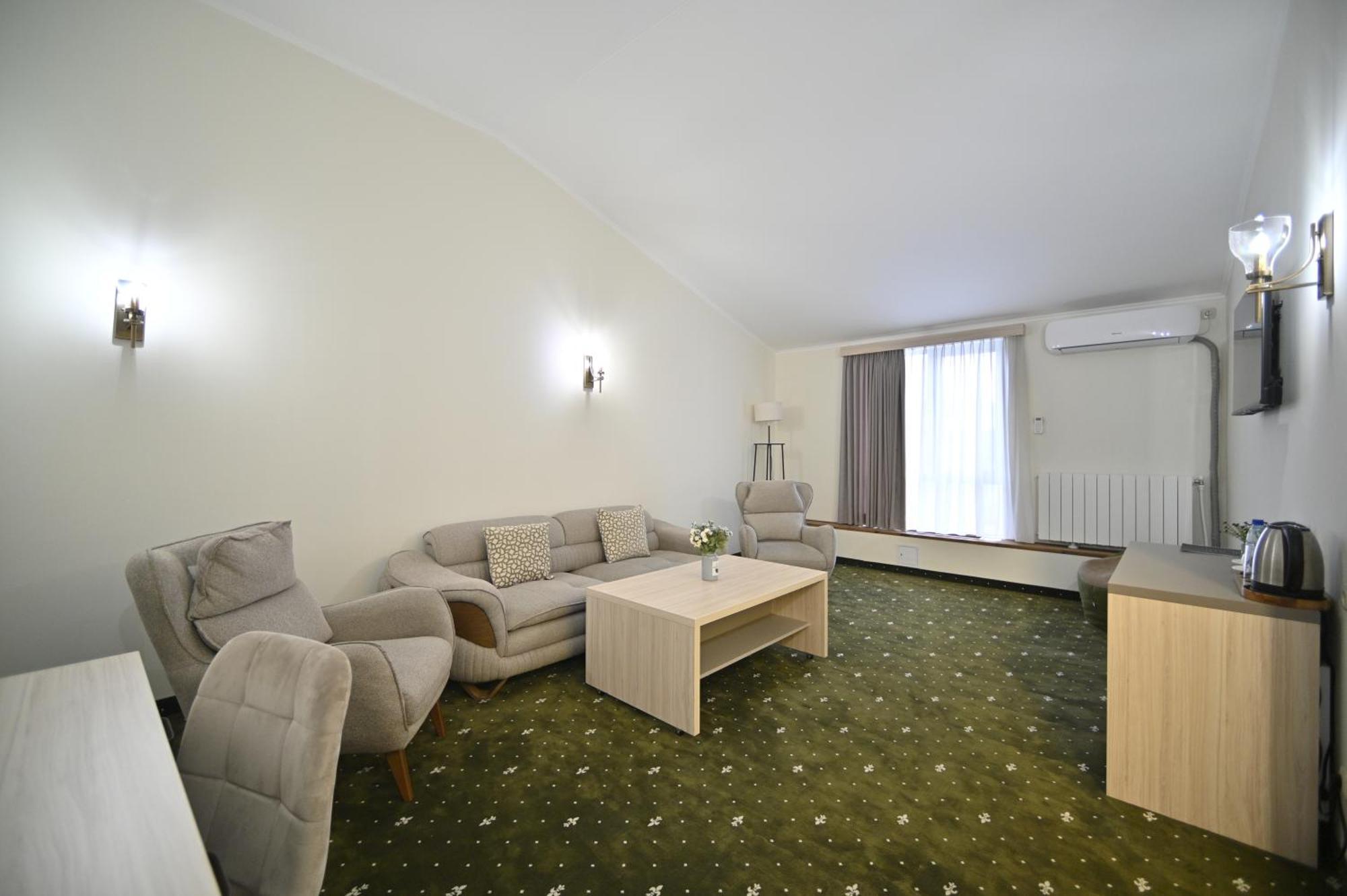 Colette Hotel Jerevan Buitenkant foto